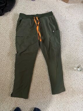 Figs women’s Yola pants in green